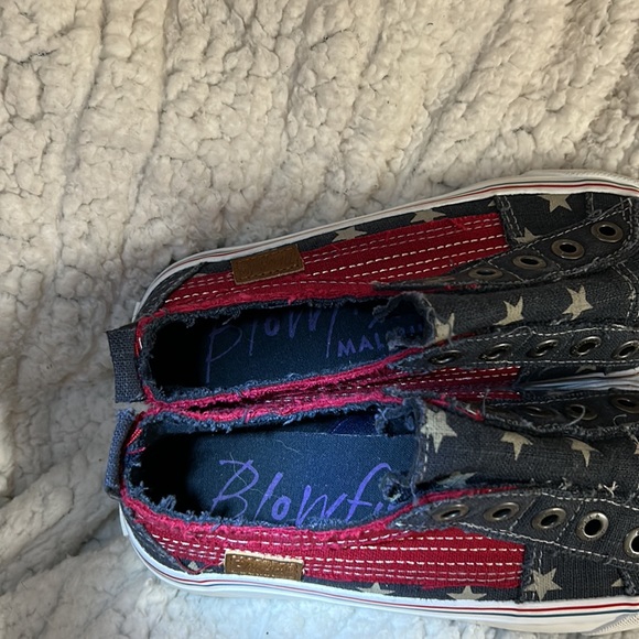 NWOB Ladies Red, White, & Blue Blowfish Slip On Shoes, Size 6 - Picture 7 of 9